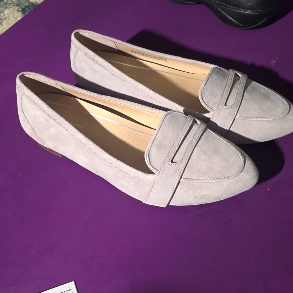 Vionic Savannah Suede, Color Light Grey, Loafer Flats Size 7 Wide